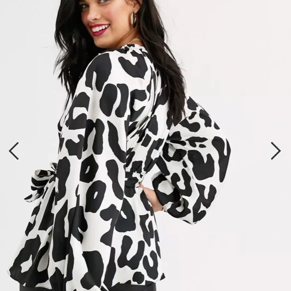 ASOS DESIGN plunge top with kimono sleeve and belt detail in animal print - Picture 2 of 5